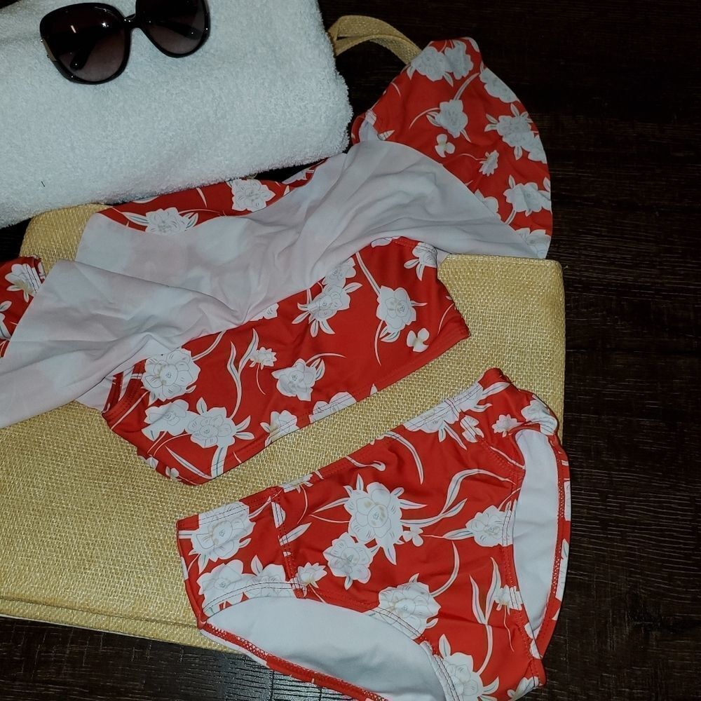 Flirty Ruffled 2-piece Bikini Hawaiian print - Picture 3 of 7